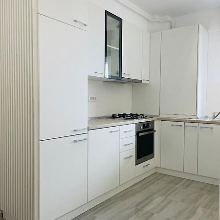 Q Royal Apartment - Palas Center Iasi Eksteriør billede