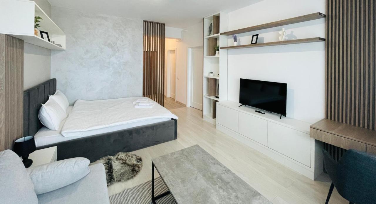 Q Royal Apartment - Palas Center Iasi Eksteriør billede