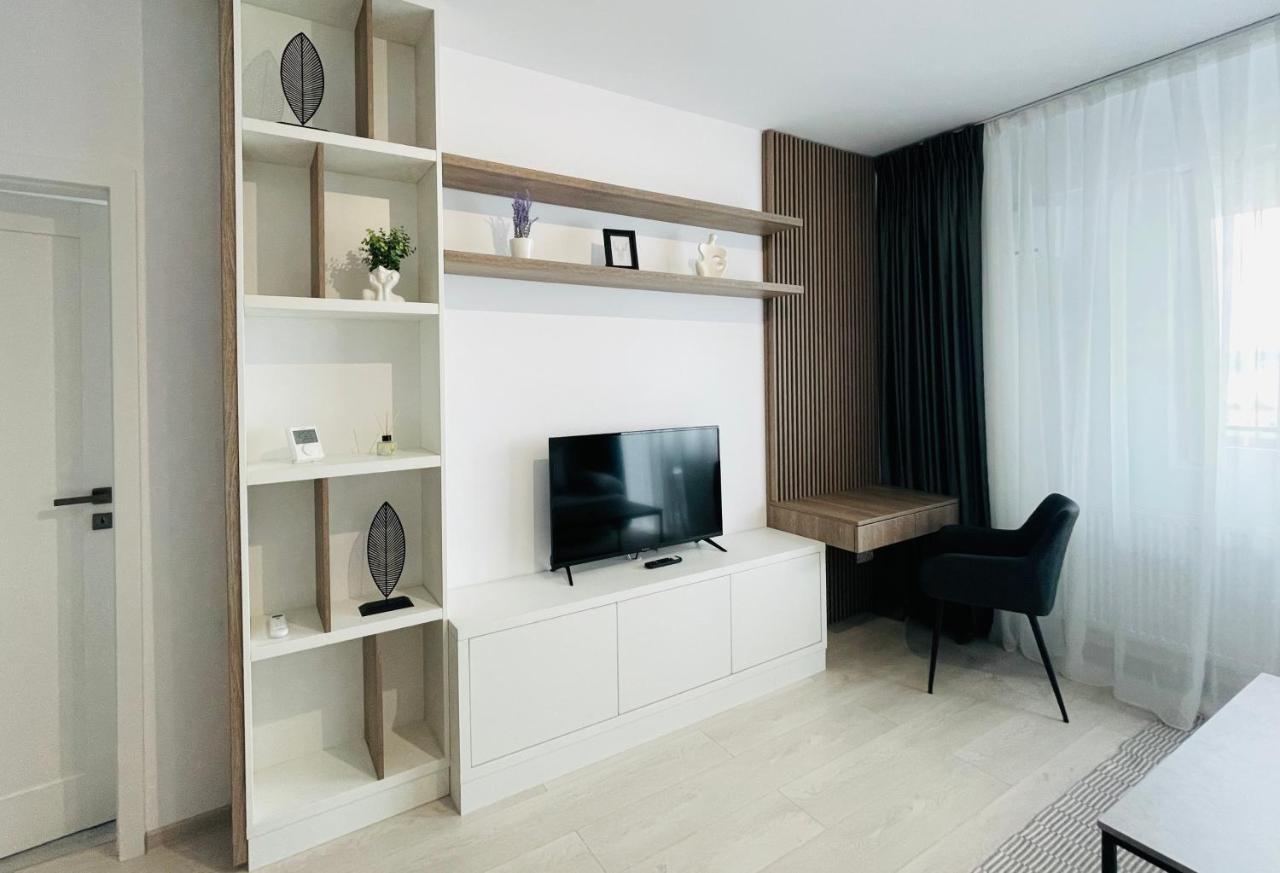 Q Royal Apartment - Palas Center Iasi Eksteriør billede